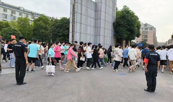 長沙紅光保安服務(wù)有限公司,長沙安保服務(wù),長沙安全服務(wù),長沙非武裝押運(yùn),勞務(wù)派遣服務(wù) 長沙紅光保安服務(wù)有限公司,長沙安保服務(wù),長沙安全服務(wù),長沙非武裝押運(yùn),勞務(wù)派遣服務(wù)