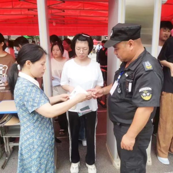 長沙紅光保安服務(wù)有限公司,長沙安保服務(wù),長沙安全服務(wù),長沙非武裝押運(yùn),勞務(wù)派遣服務(wù) 長沙紅光保安服務(wù)有限公司,長沙安保服務(wù),長沙安全服務(wù),長沙非武裝押運(yùn),勞務(wù)派遣服務(wù)